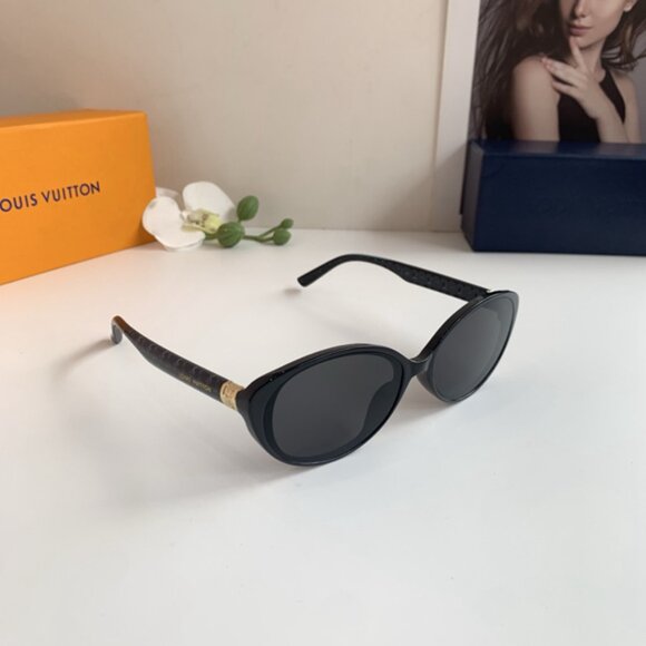 Louis Vuitton Women\'s Black Sunglasses